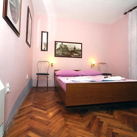Apartment Holiday Serov - Four Bedroom Holiday *