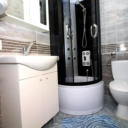 Apartment Holiday Serov - Four Bedroom Holiday *