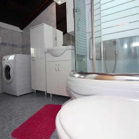 Holiday Serov - Four Bedroom Holiday Apartment *