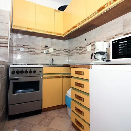 Holiday Serov - Four Bedroom Holiday Tisno