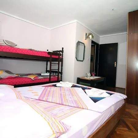 Holiday Serov - Four Bedroom Holiday * Tisno
