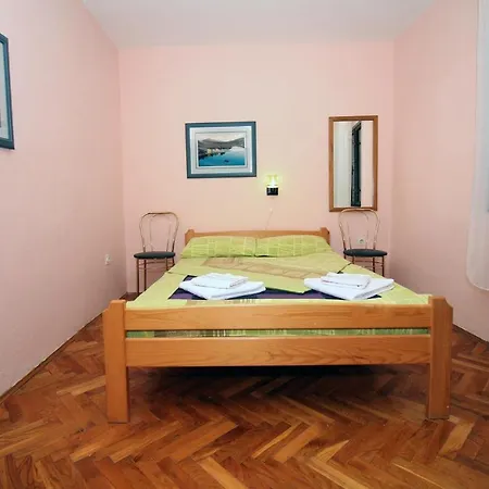Holiday Serov - Four Bedroom Holiday * Tisno