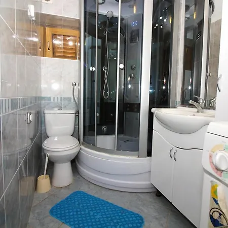 Apartment Holiday Serov - Four Bedroom Holiday Tisno
